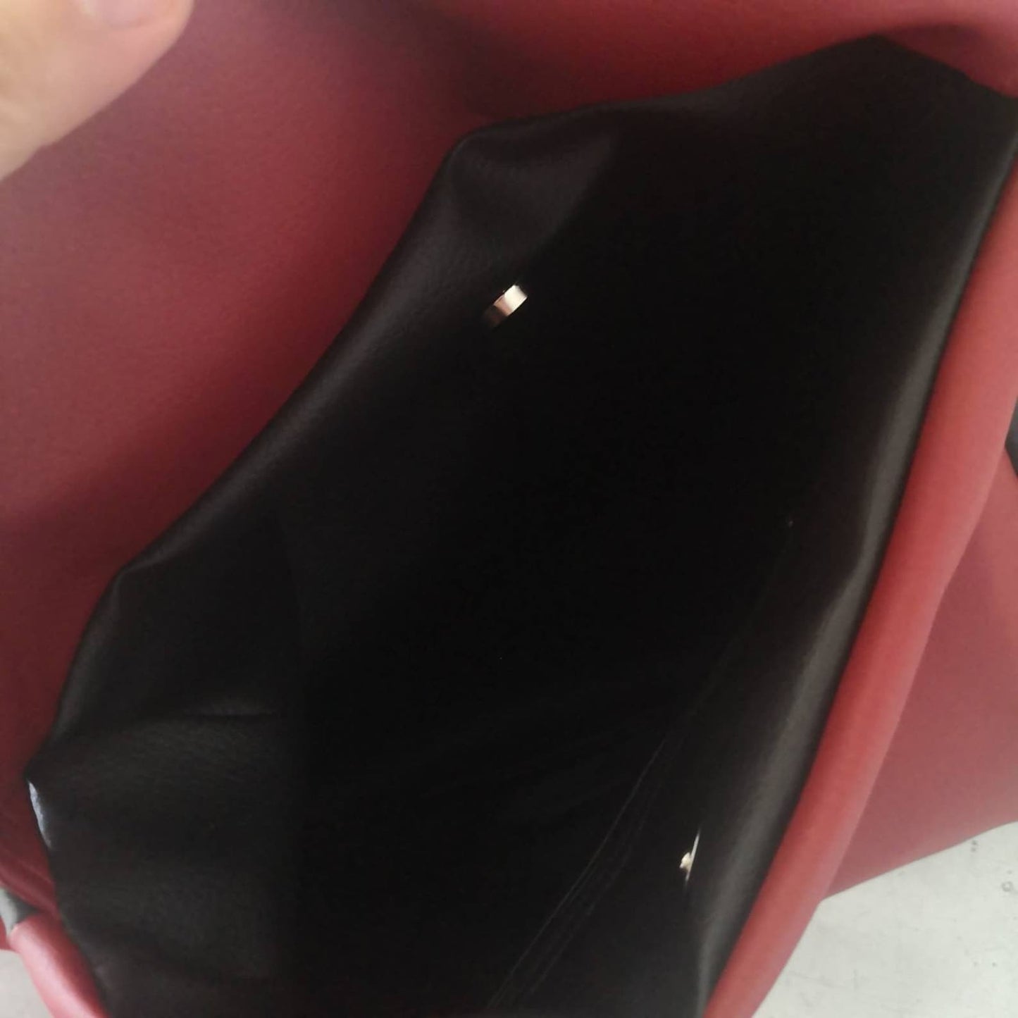 Borsa/zaino in pelle sintetica rossa e nera. Borse convertibili. Borse fatte a mano. Zaino donna in pelle sintetica - Quattroequarantotto