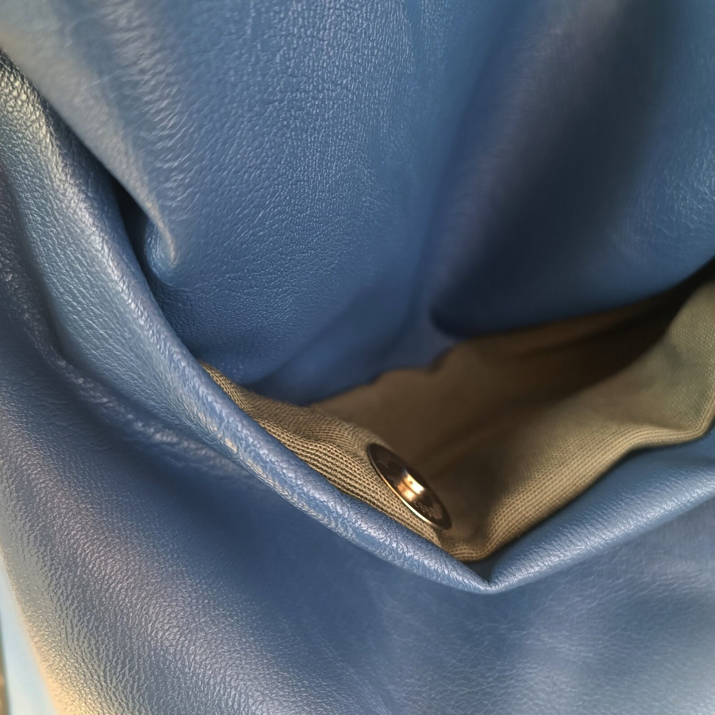 Borsa morbida da spalla e tracolla in pelle sintetica blu, borse fatte a mano, borse artigianali, borse cruelty free. - Quattroequarantotto