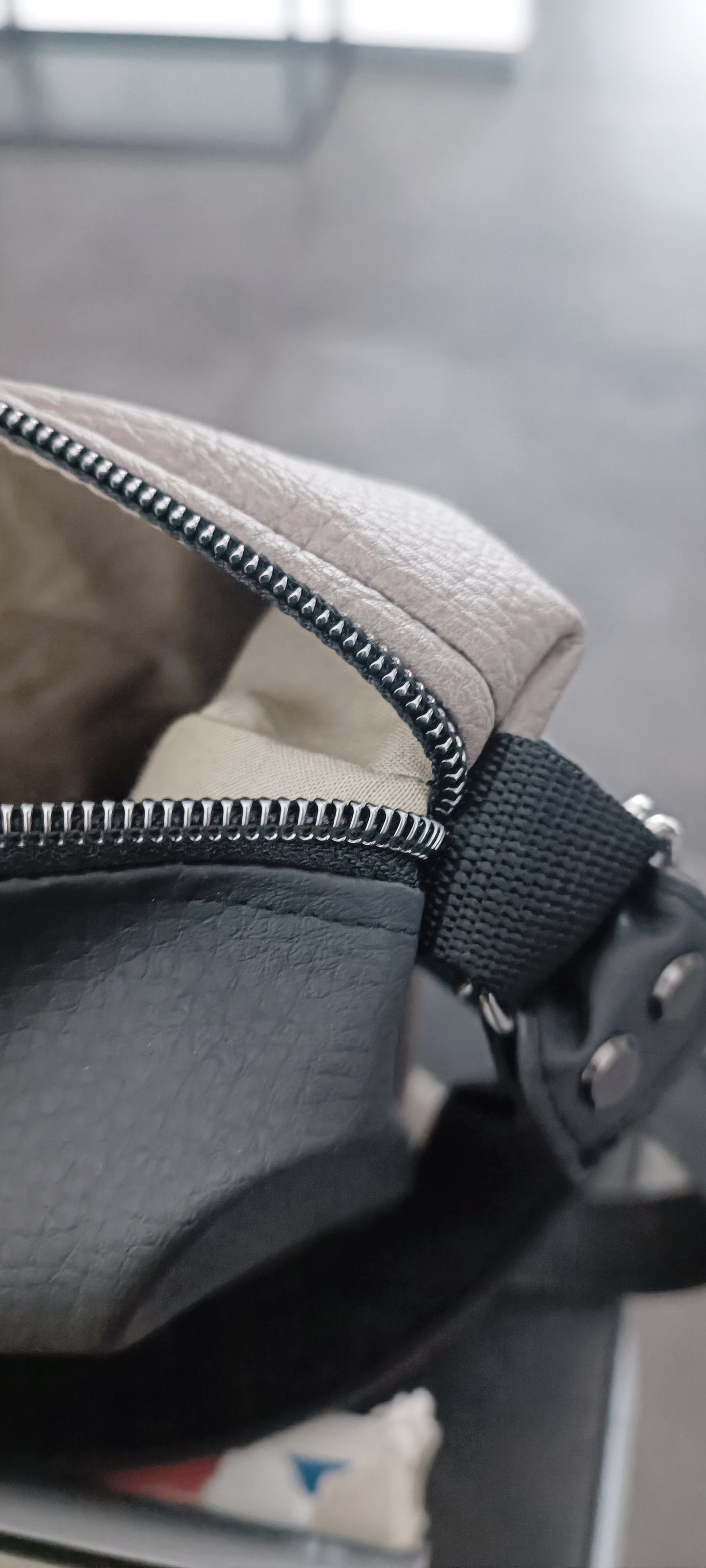 Borsa zaino in pelle sintetica