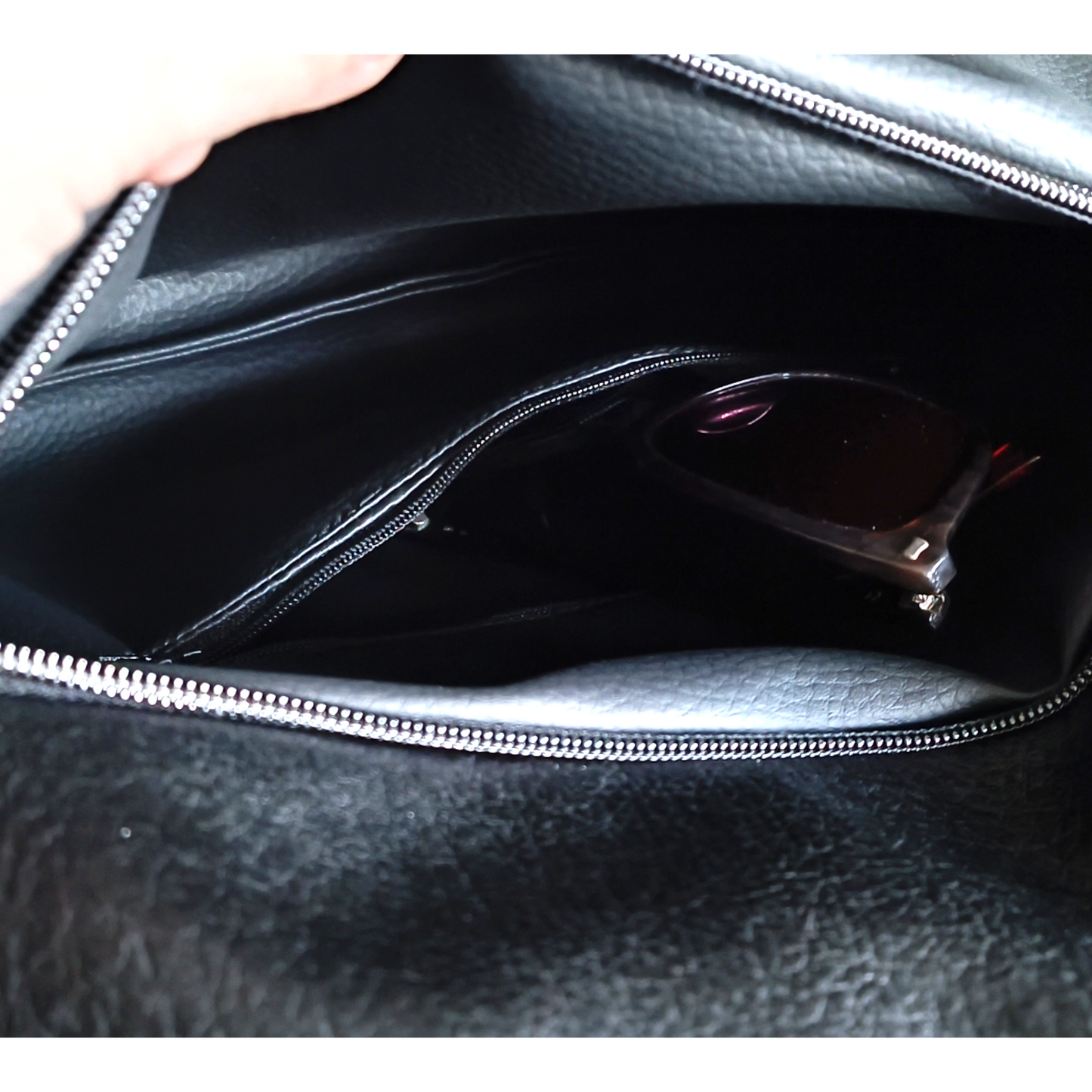 Pochette grande in pelle sintetica nera