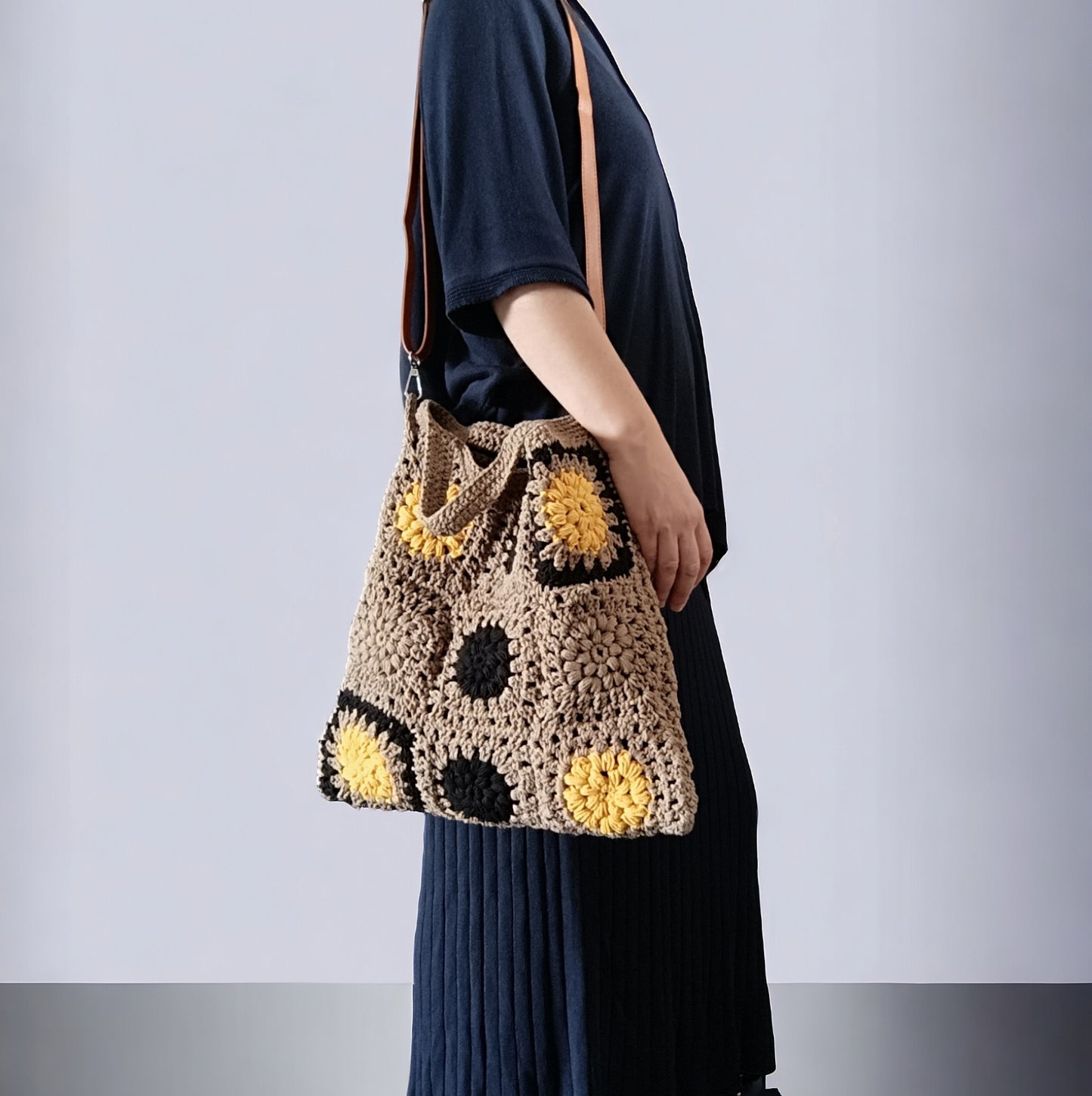 Borsa estiva all'uncinetto in stile granny