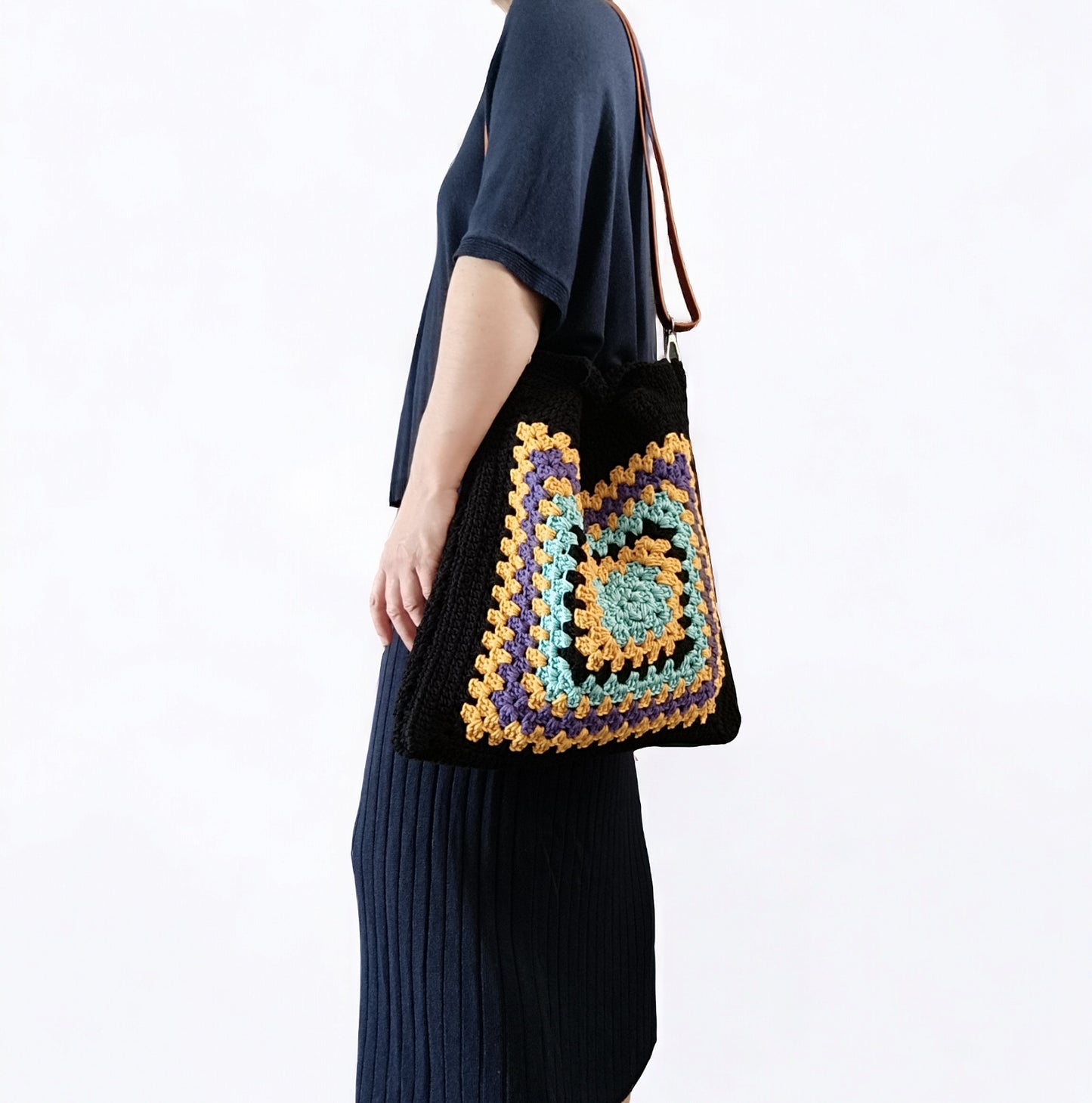 Borsa estiva all'uncinetto in stile granny