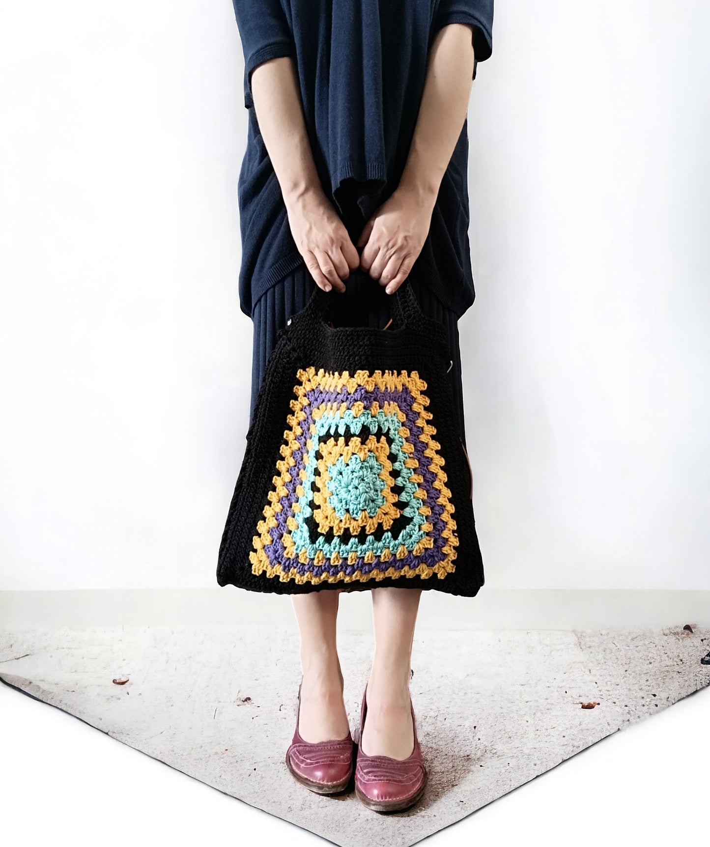 Borsa estiva all'uncinetto in stile granny