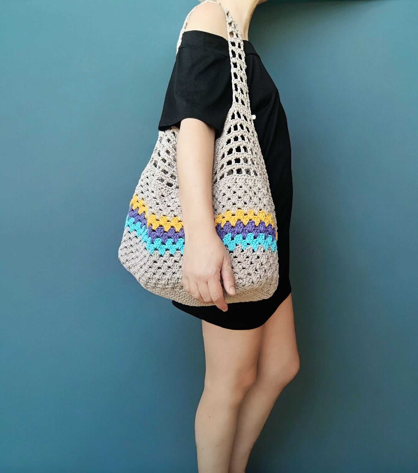 Borsa hobo all'uncinetto
