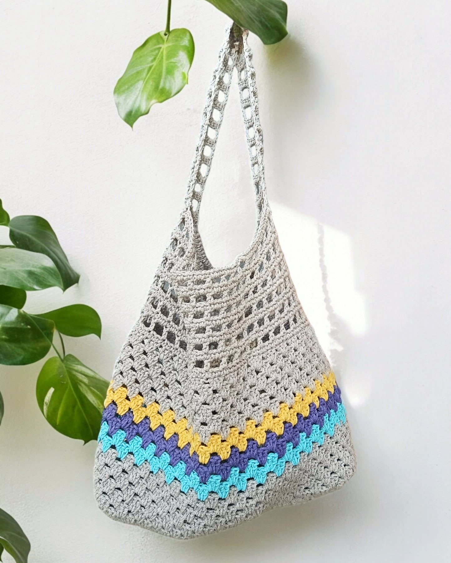 Borsa hobo all'uncinetto