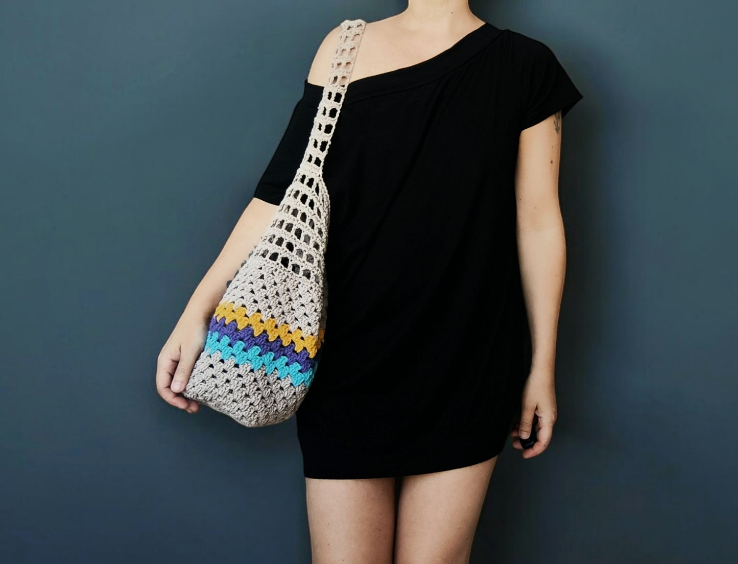 Borsa hobo all'uncinetto