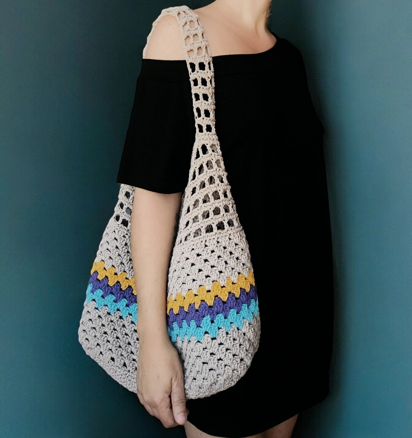 Borsa hobo all'uncinetto