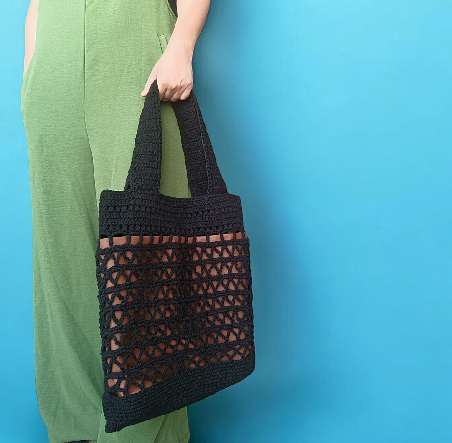 Borsa nera da spalla all'uncinetto