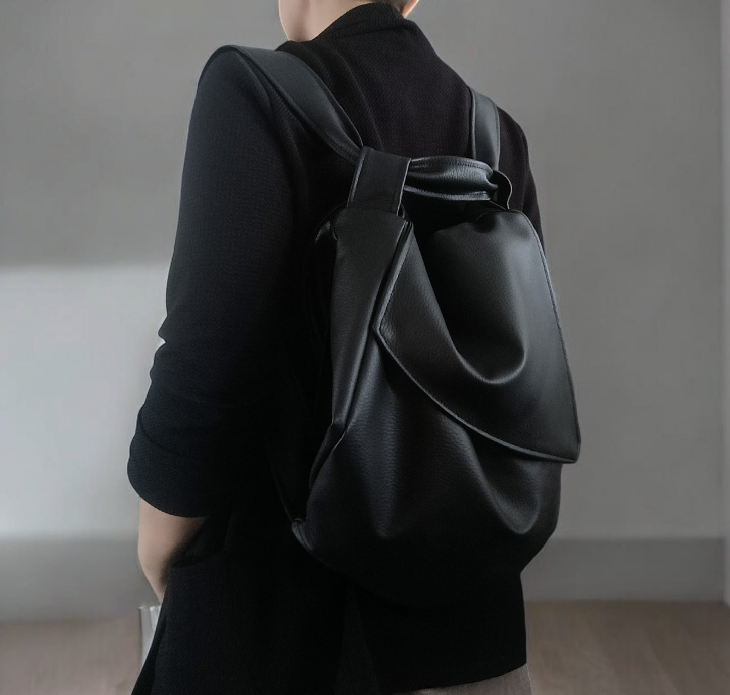 Borsa in pelle sintetica convertibile in zainetto