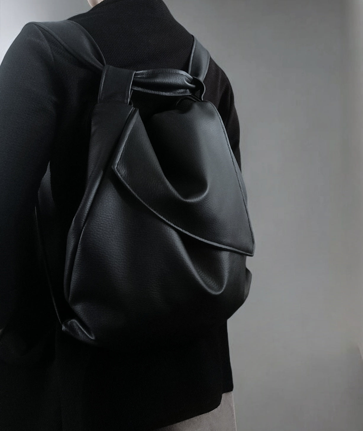 Borsa in pelle sintetica convertibile in zainetto