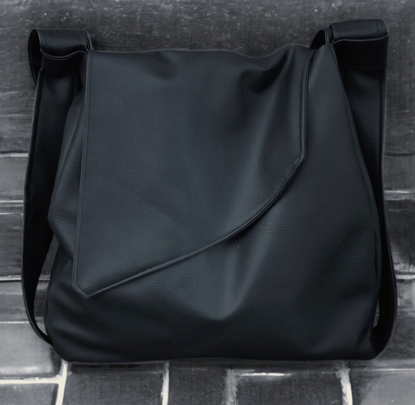 Borsa in pelle sintetica convertibile in zainetto