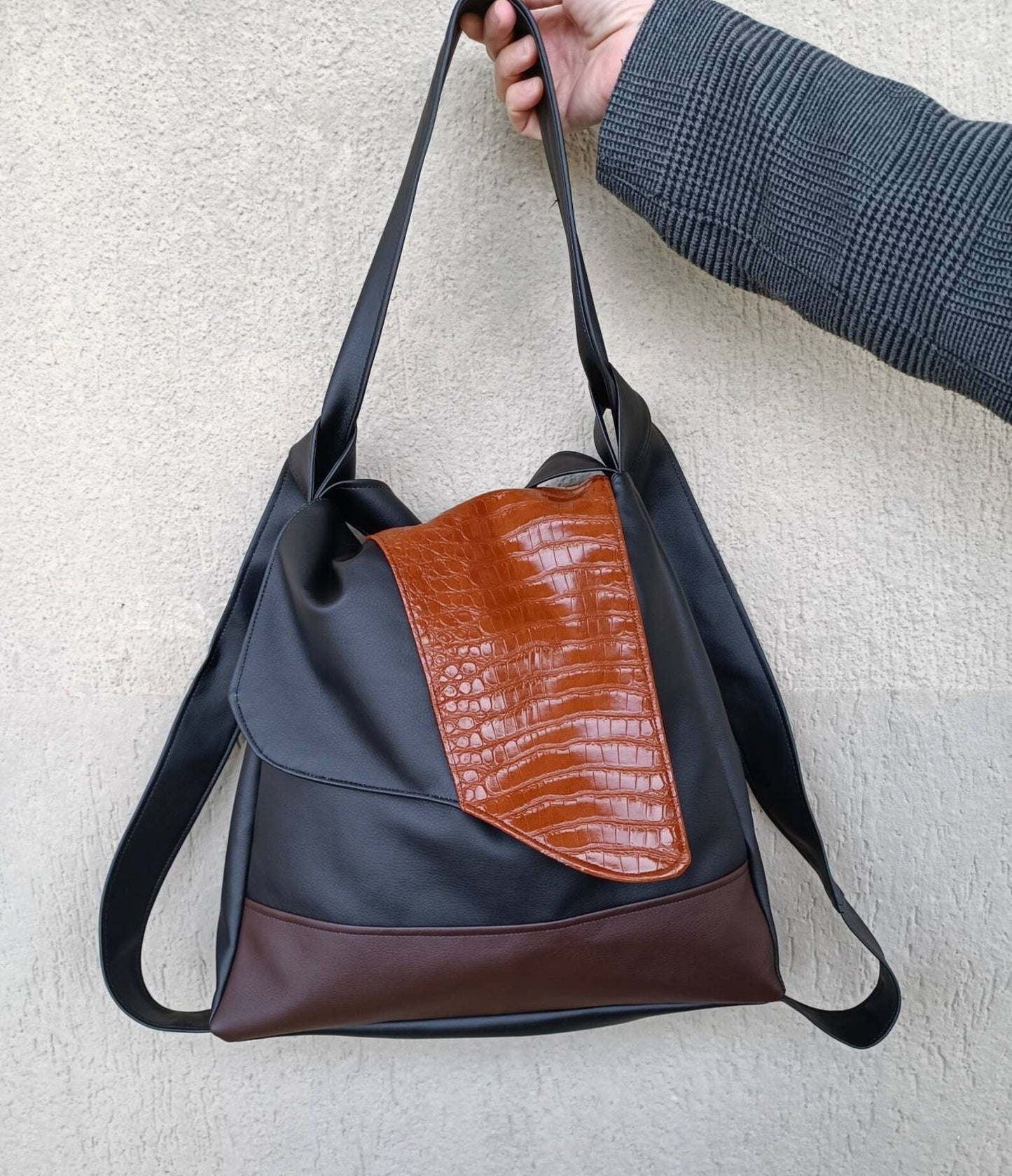 Borsa trasformabile in zaino, borse fatte a mano in similpelle, zaini artigianali in pelle sintetica, regali per lei. - Quattroequarantotto
