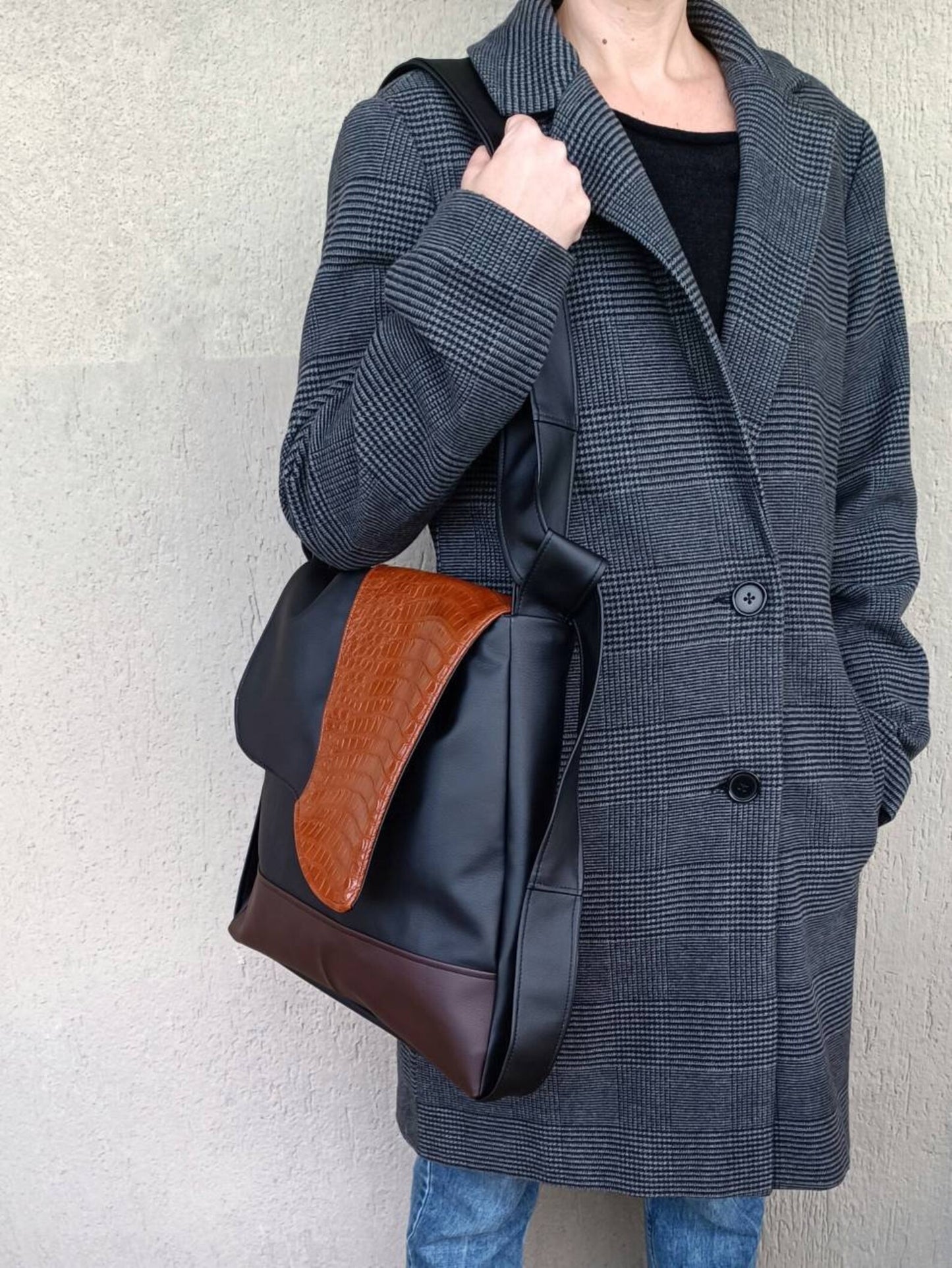 Borsa trasformabile in zaino, borse fatte a mano in similpelle, zaini artigianali in pelle sintetica, regali per lei. - Quattroequarantotto