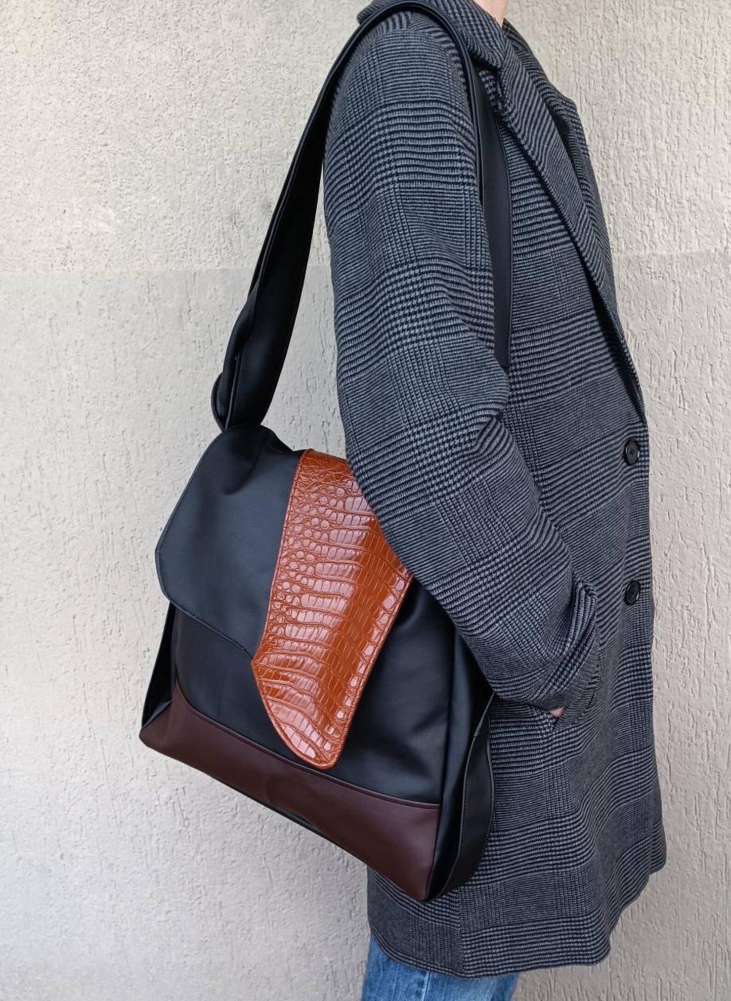 Borsa trasformabile in zaino, borse fatte a mano in similpelle, zaini artigianali in pelle sintetica, regali per lei. - Quattroequarantotto