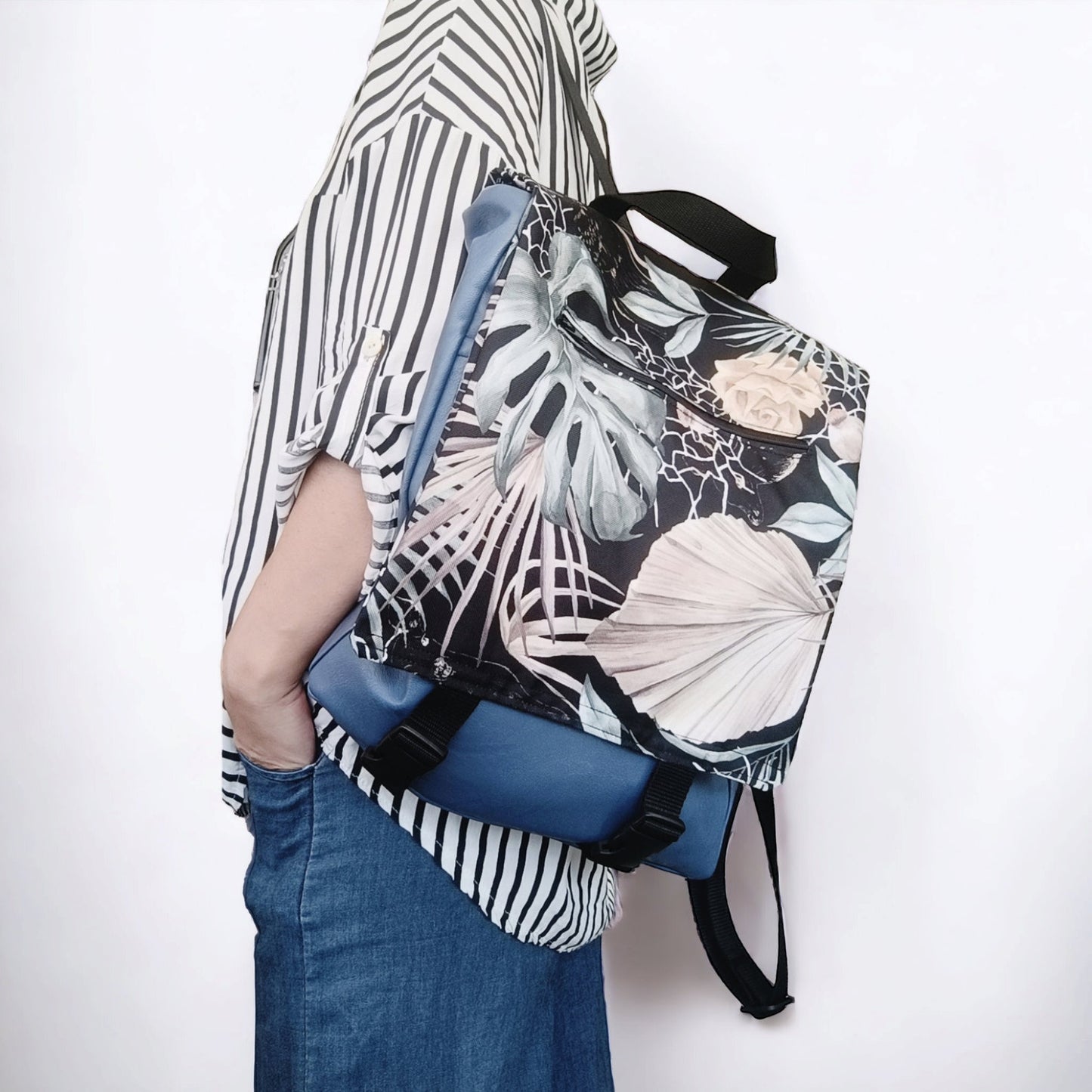 Zaino donna in pelle sintetica, stile vegano, zaini impermeabili, zaini fatti a mano, borse fatte a mano, idea regalo amica vegana. - Quattroequarantotto