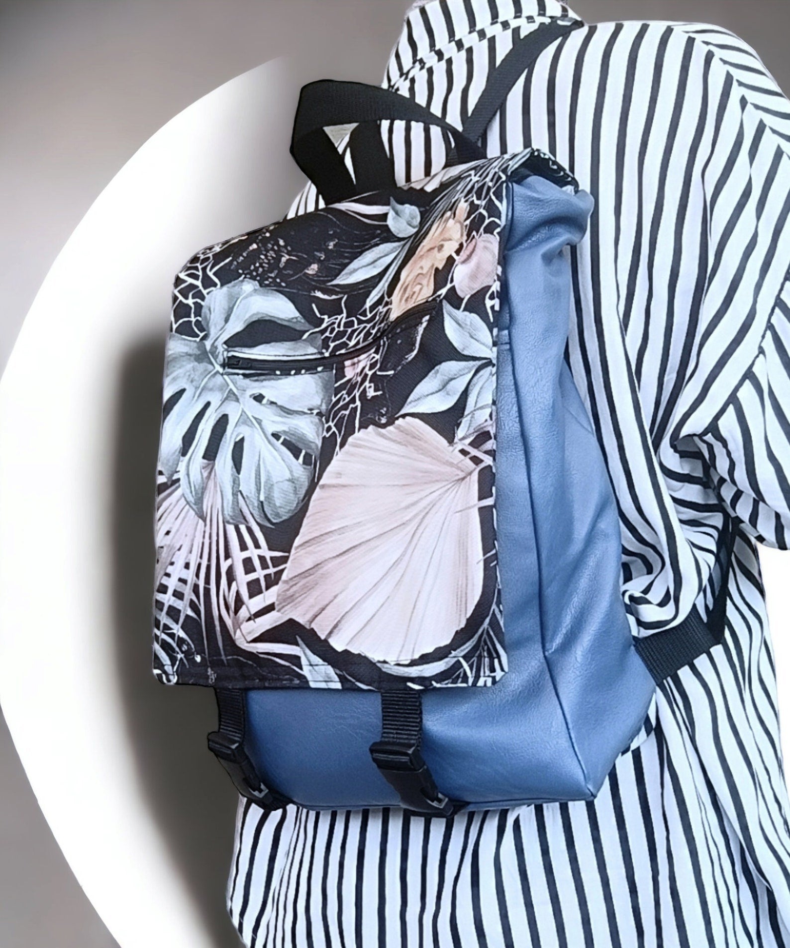 Zaino donna in pelle sintetica, stile vegano, zaini impermeabili, zaini fatti a mano, borse fatte a mano, idea regalo amica vegana. - Quattroequarantotto