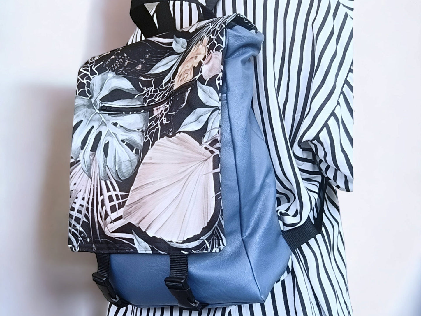 Zaino donna in pelle sintetica, stile vegano, zaini impermeabili, zaini fatti a mano, borse fatte a mano, idea regalo amica vegana. - Quattroequarantotto
