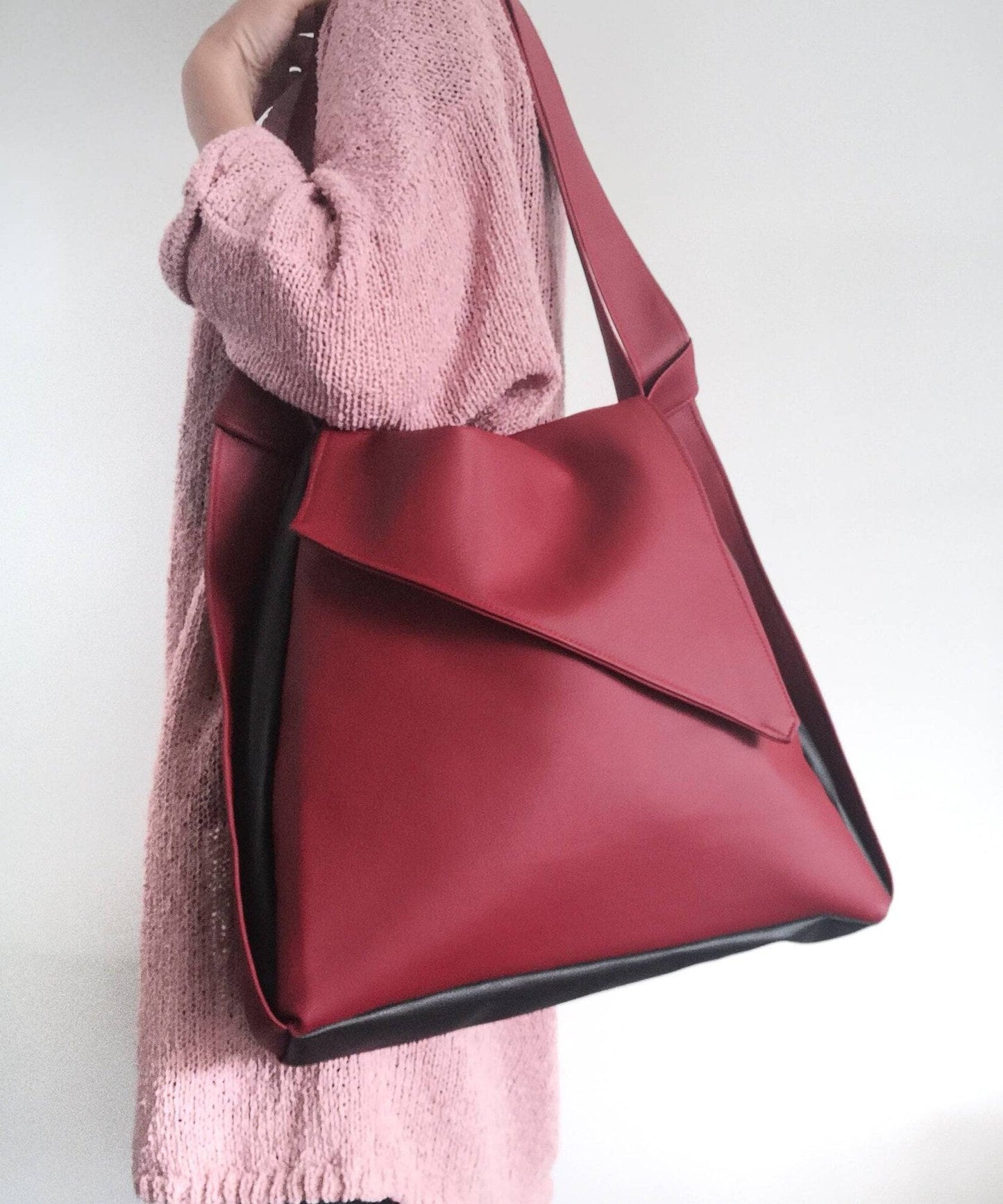 Borsa/zaino in pelle sintetica rossa e nera. Borse convertibili. Borse fatte a mano. Zaino donna in pelle sintetica - Quattroequarantotto
