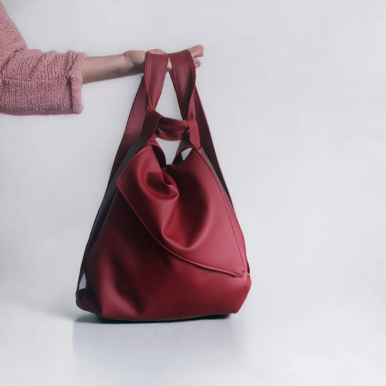 Borsa/zaino in pelle sintetica rossa e nera. Borse convertibili. Borse fatte a mano. Zaino donna in pelle sintetica - Quattroequarantotto