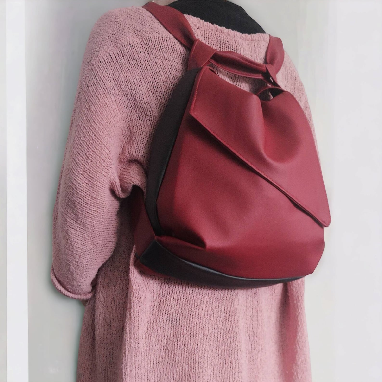 Borsa/zaino in pelle sintetica rossa e nera. Borse convertibili. Borse fatte a mano. Zaino donna in pelle sintetica - Quattroequarantotto