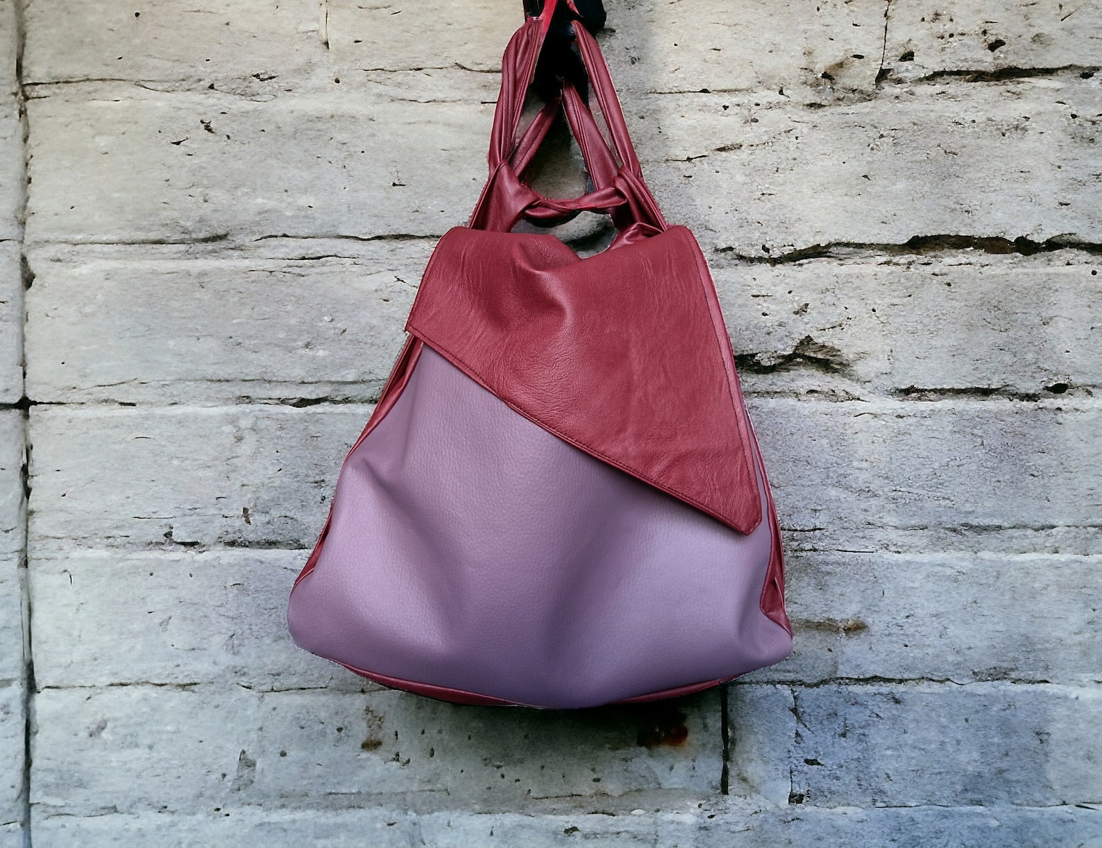 Borsa zaino in pelle sintetica, zaino donna vegano, borse convertibili, borse artigianali, zaino impermeabile, stile vegano, amore vegano. - Quattroequarantotto