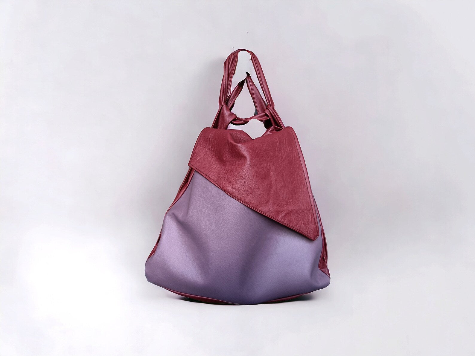 Borsa zaino in pelle sintetica, zaino donna vegano, borse convertibili, borse artigianali, zaino impermeabile, stile vegano, amore vegano. - Quattroequarantotto