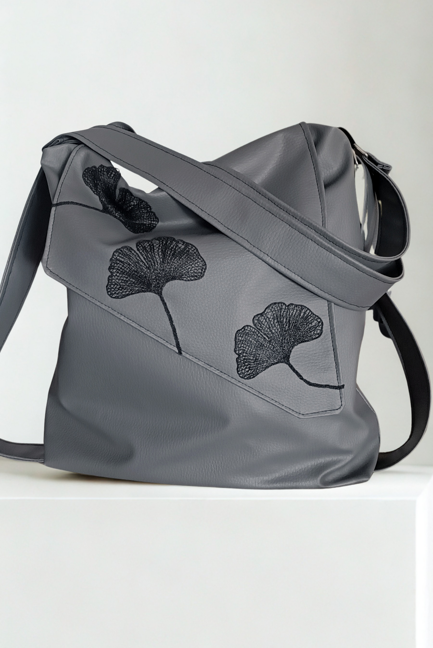 Borsa zaino in pelle sintetica