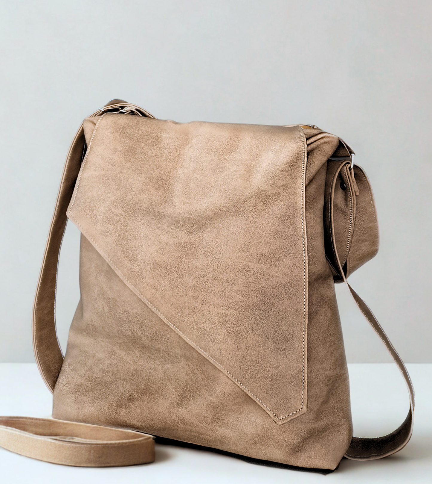 Utility bag in pelle sintetica