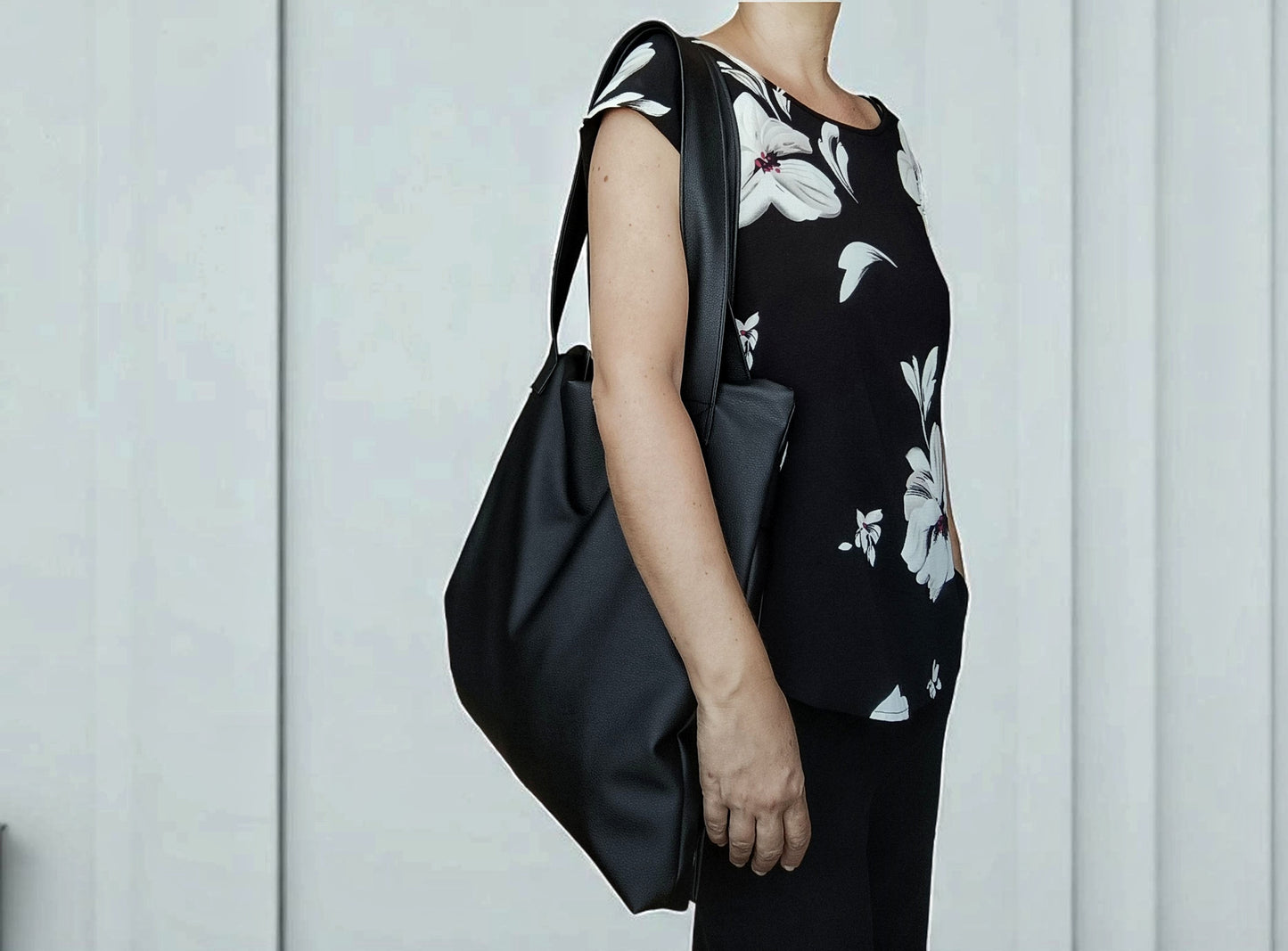 Tote bag nera in pelle sintetica