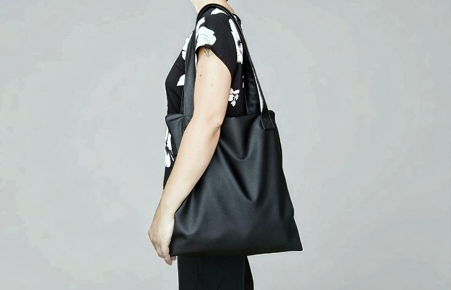 Tote bag nera in pelle sintetica