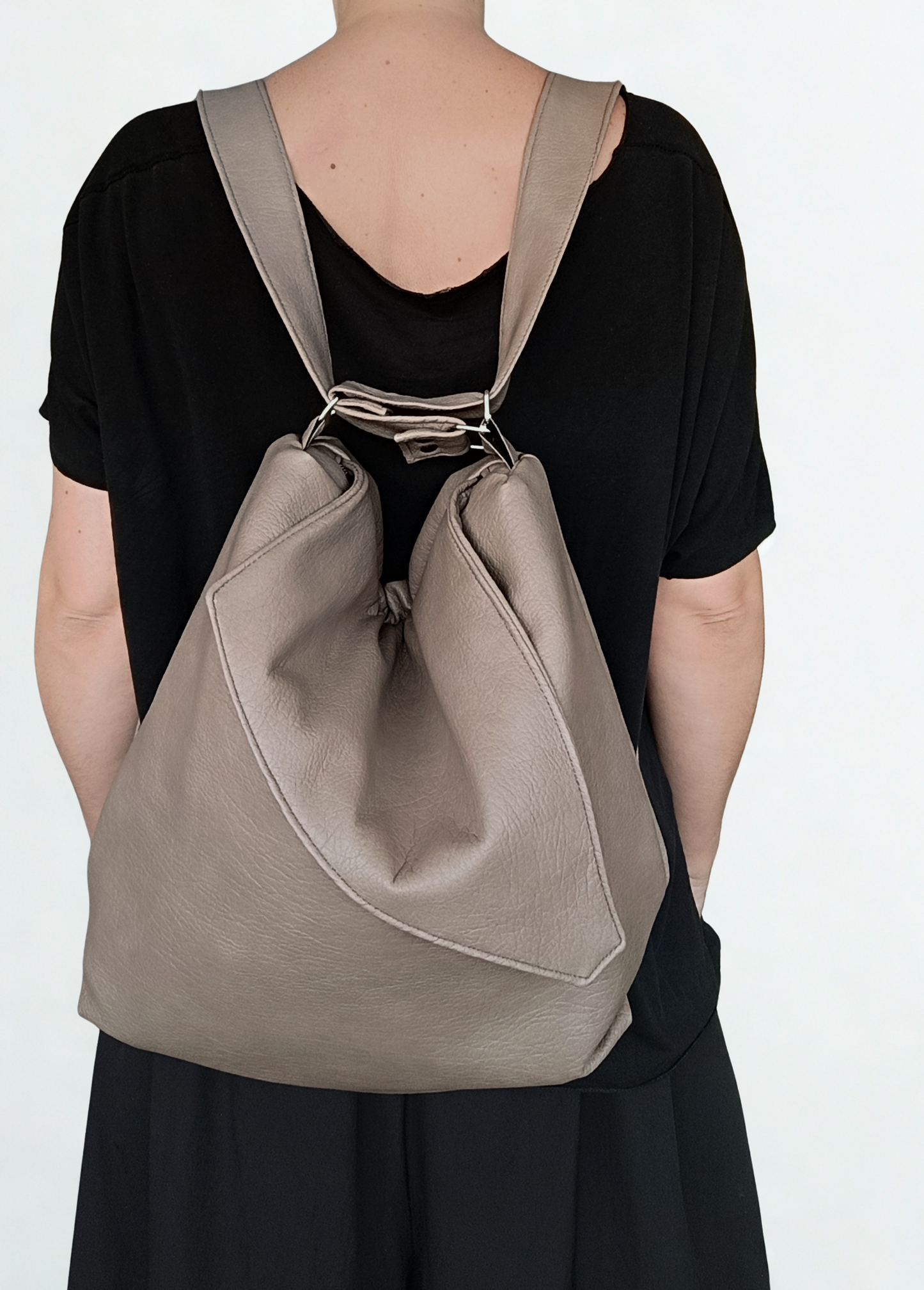 Borsa zaino in pelle sintetica