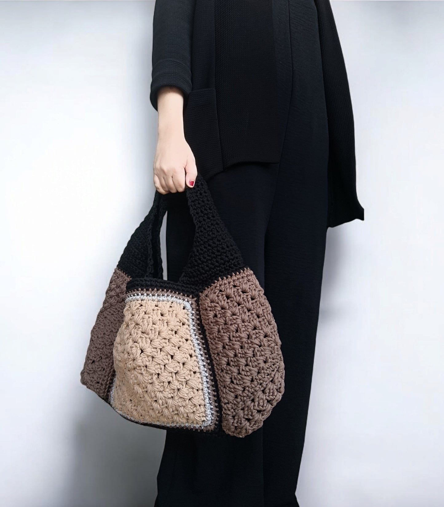 Borsa grande all'uncinetto