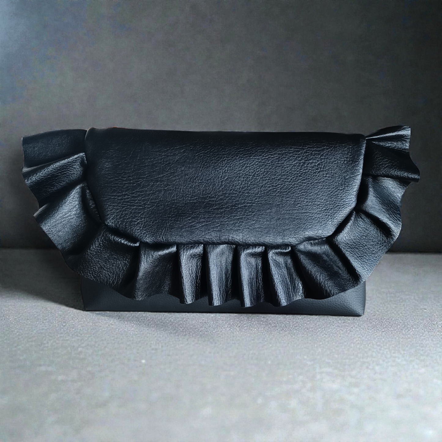 Pochette grande in pelle sintetica nera