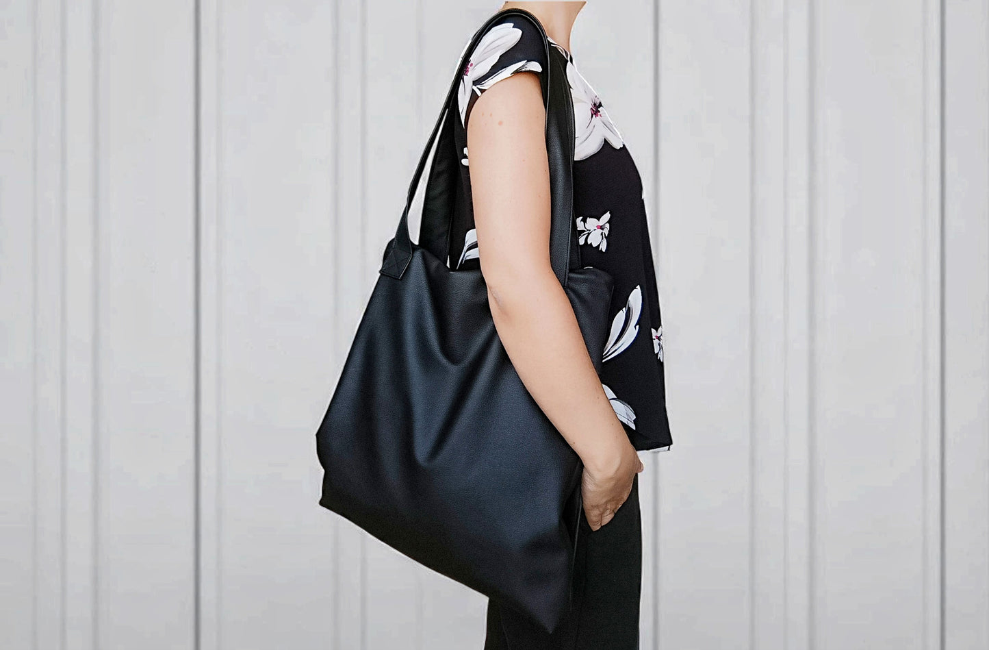 Tote bag nera in pelle sintetica