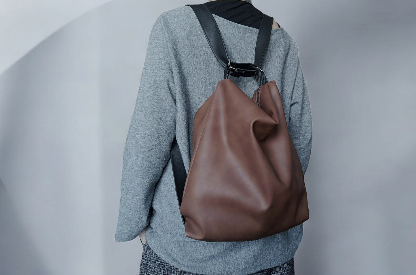 Zaino borsa in pelle sintetica color cuoio