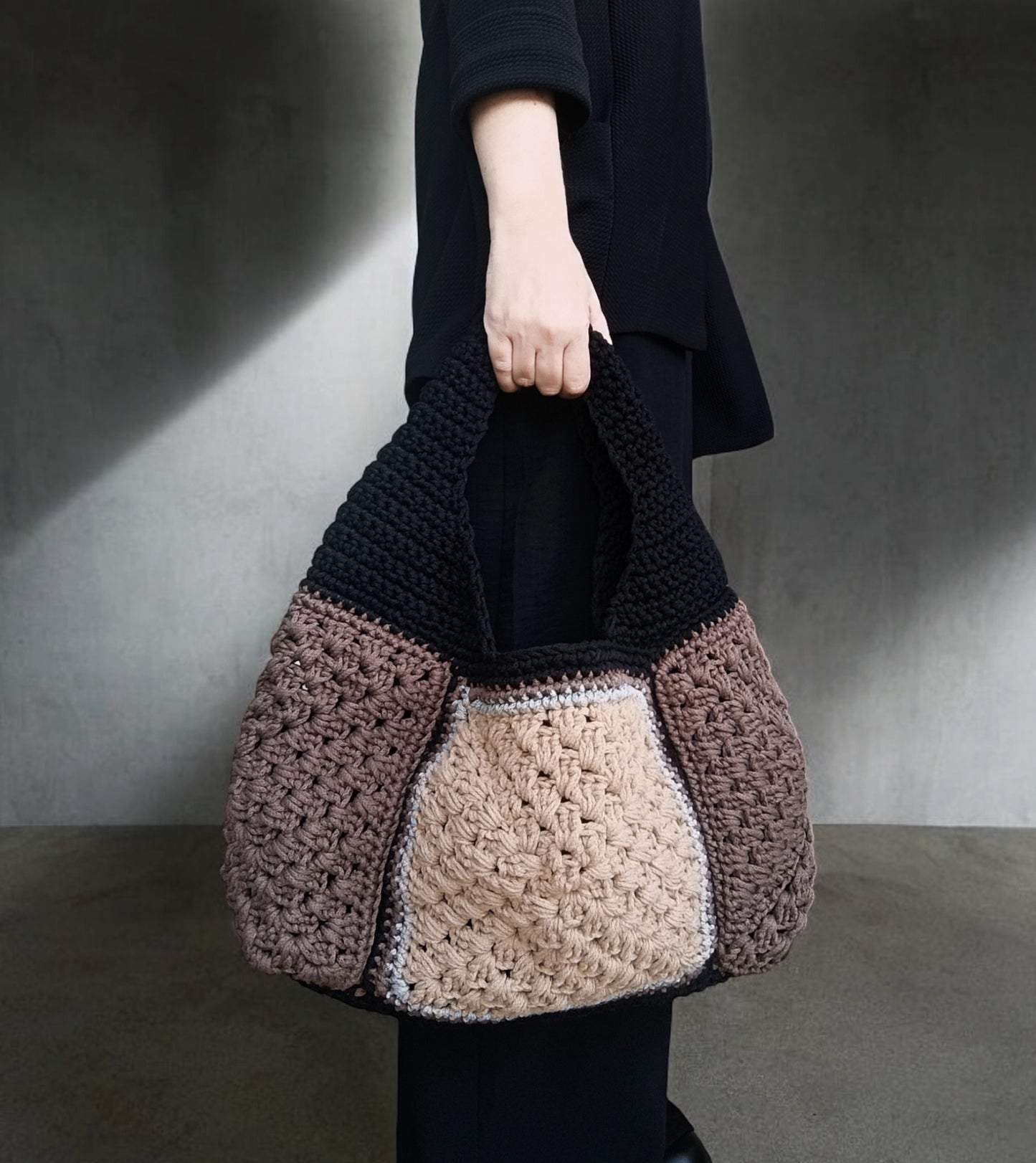 Borsa grande all'uncinetto