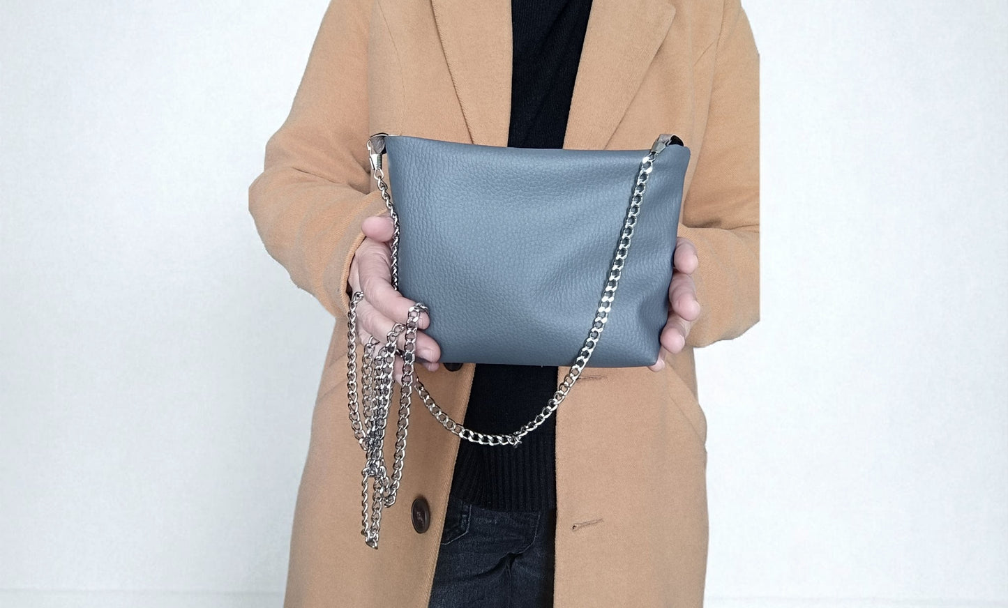 Micro bag grigia in pelle sintetica