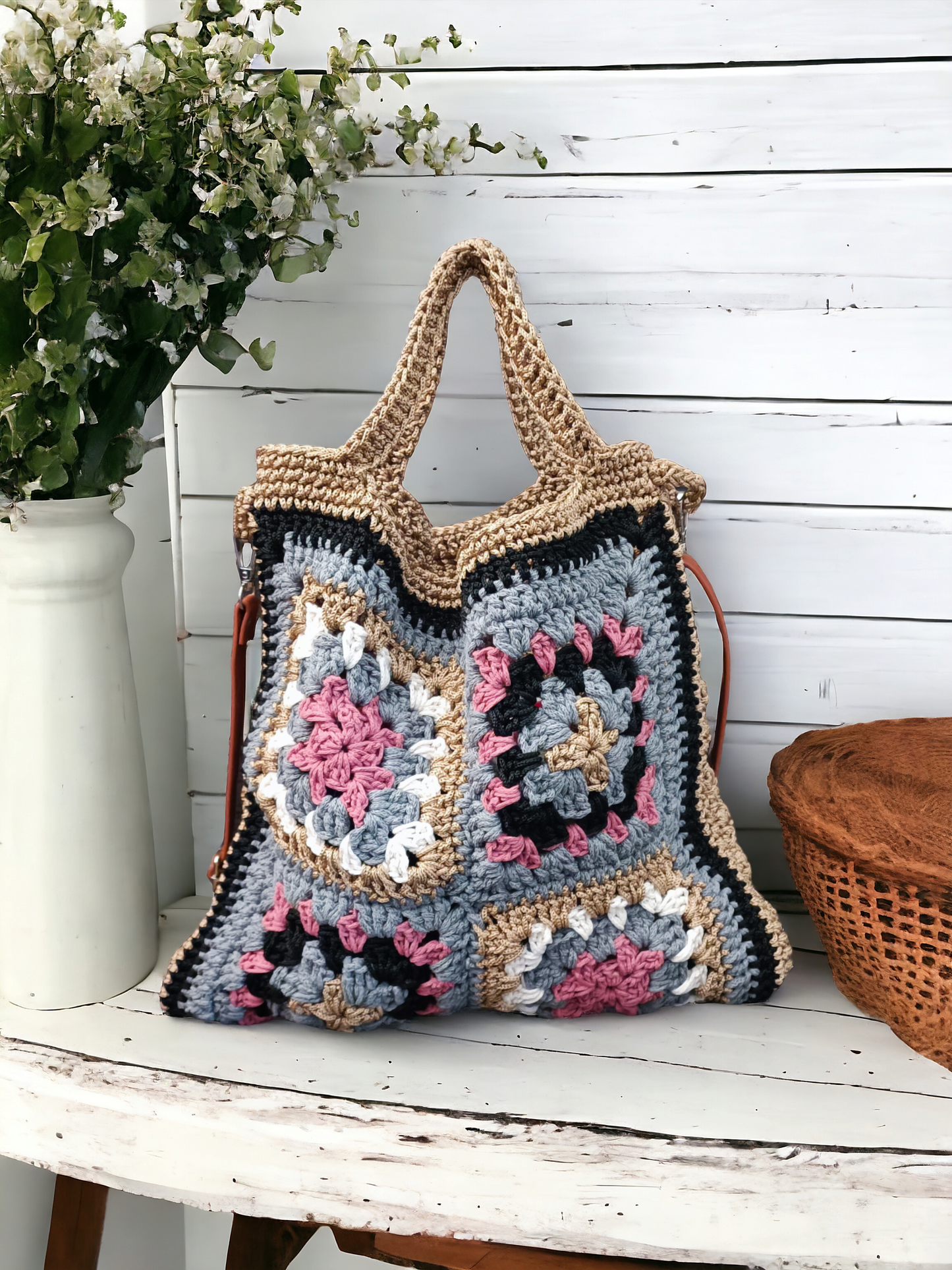 Borsa estiva all'uncinetto in stile granny