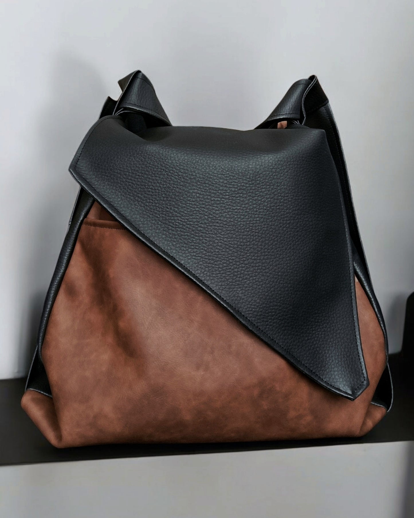 Borsa convertibile in zainetto in pelle sintetica