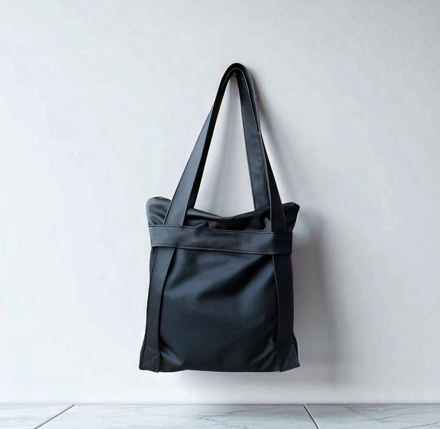 Tote bag nera in pelle sintetica