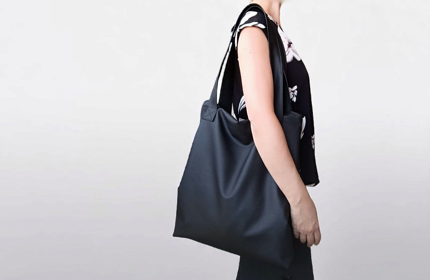 Tote bag nera in pelle sintetica