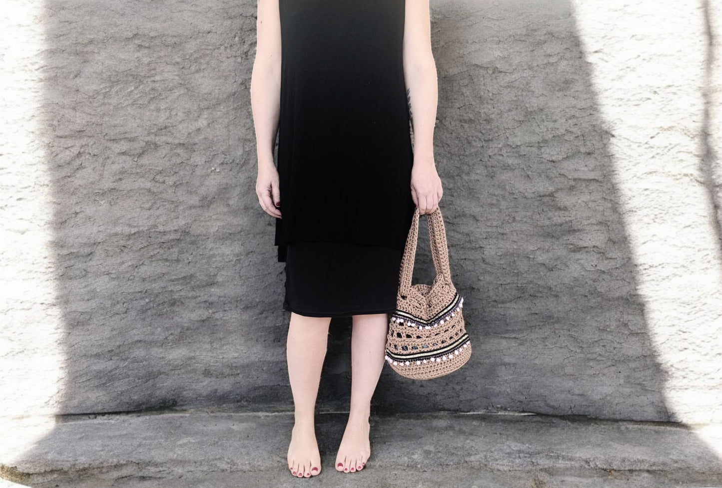Borsetta Estiva Uncinetto Fatta a Mano – Borsa Boho Donna – Borsa Mare con Pon Pon – Accessorio Artigianale Estate 2025