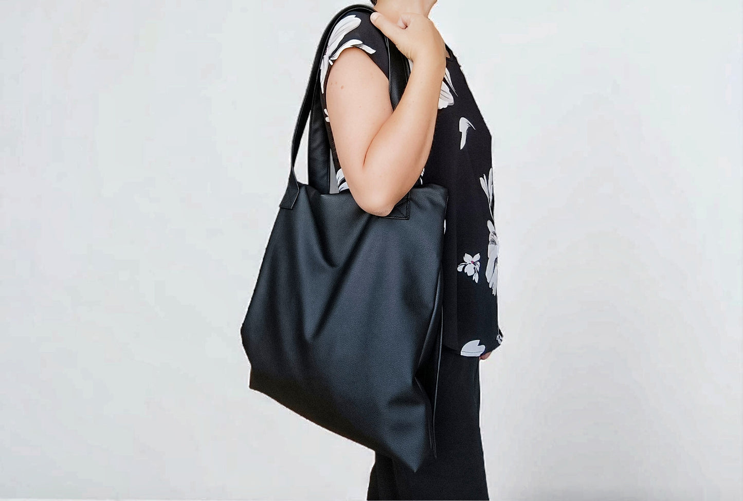 Tote bag nera in pelle sintetica