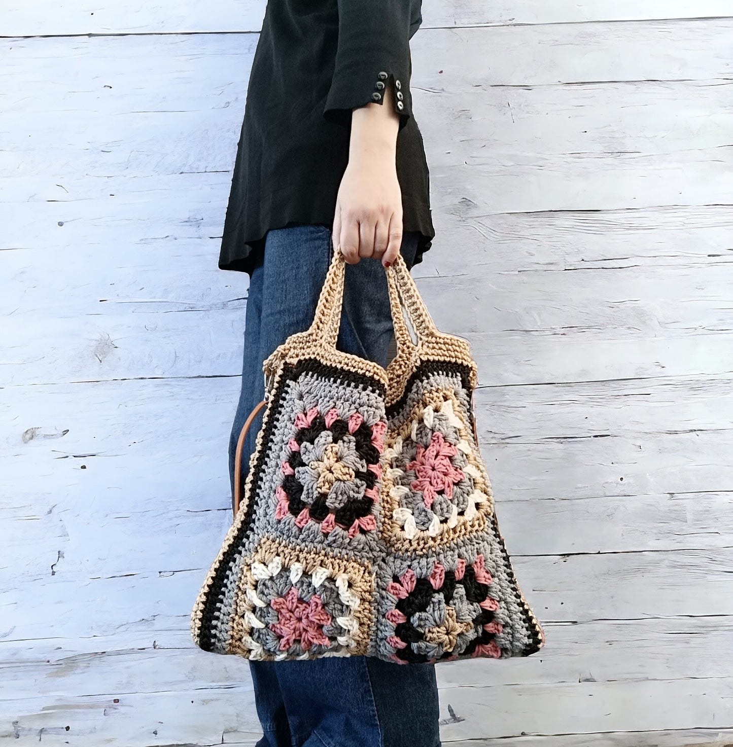 Borsa estiva all'uncinetto in stile granny