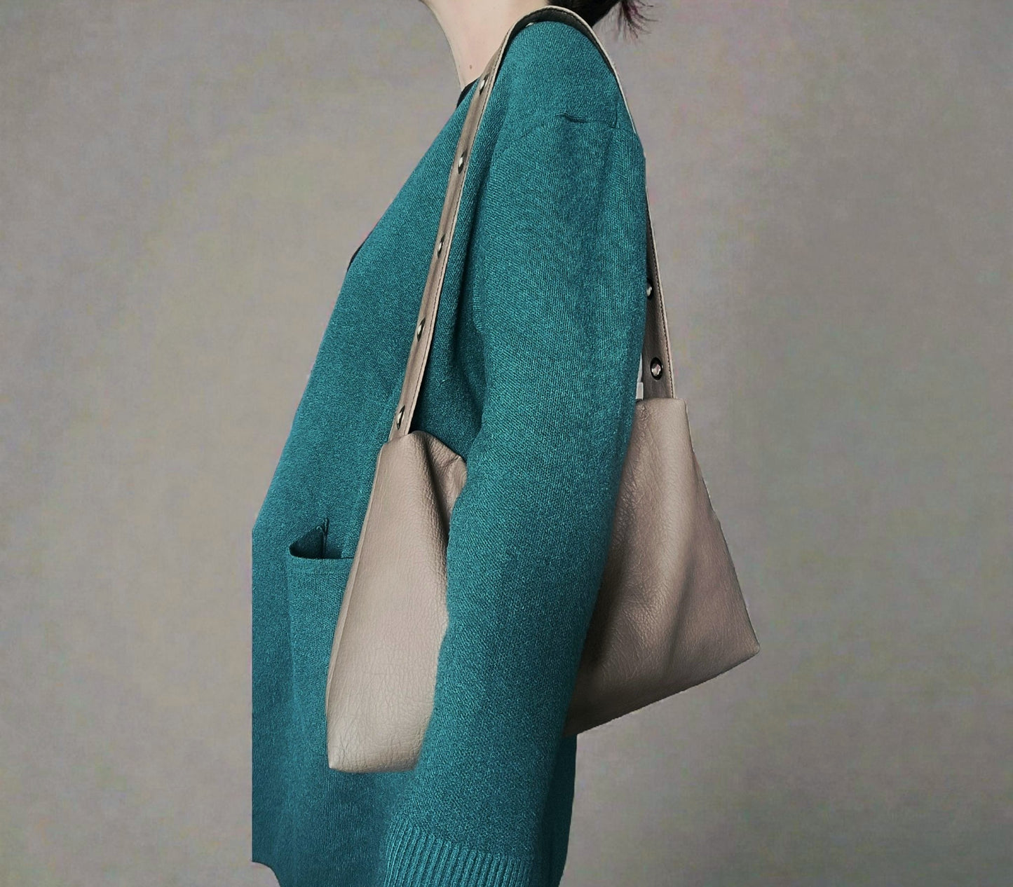 Borsa a spalla con borchie