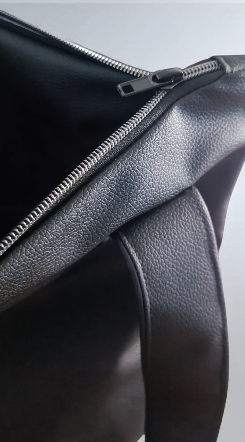 Tote bag nera in pelle sintetica