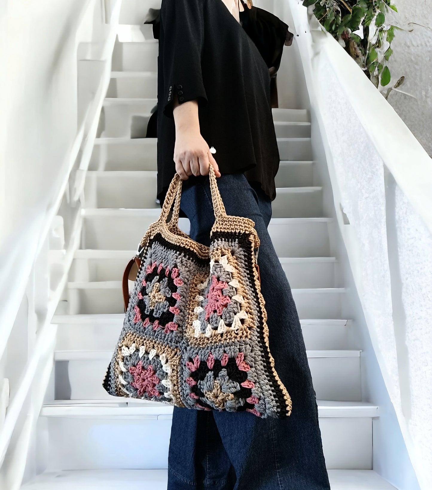 Borsa estiva all'uncinetto in stile granny