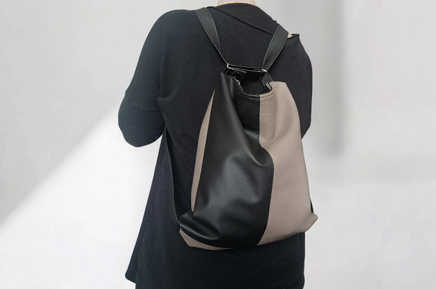 Borsa zaino in pelle sintetica