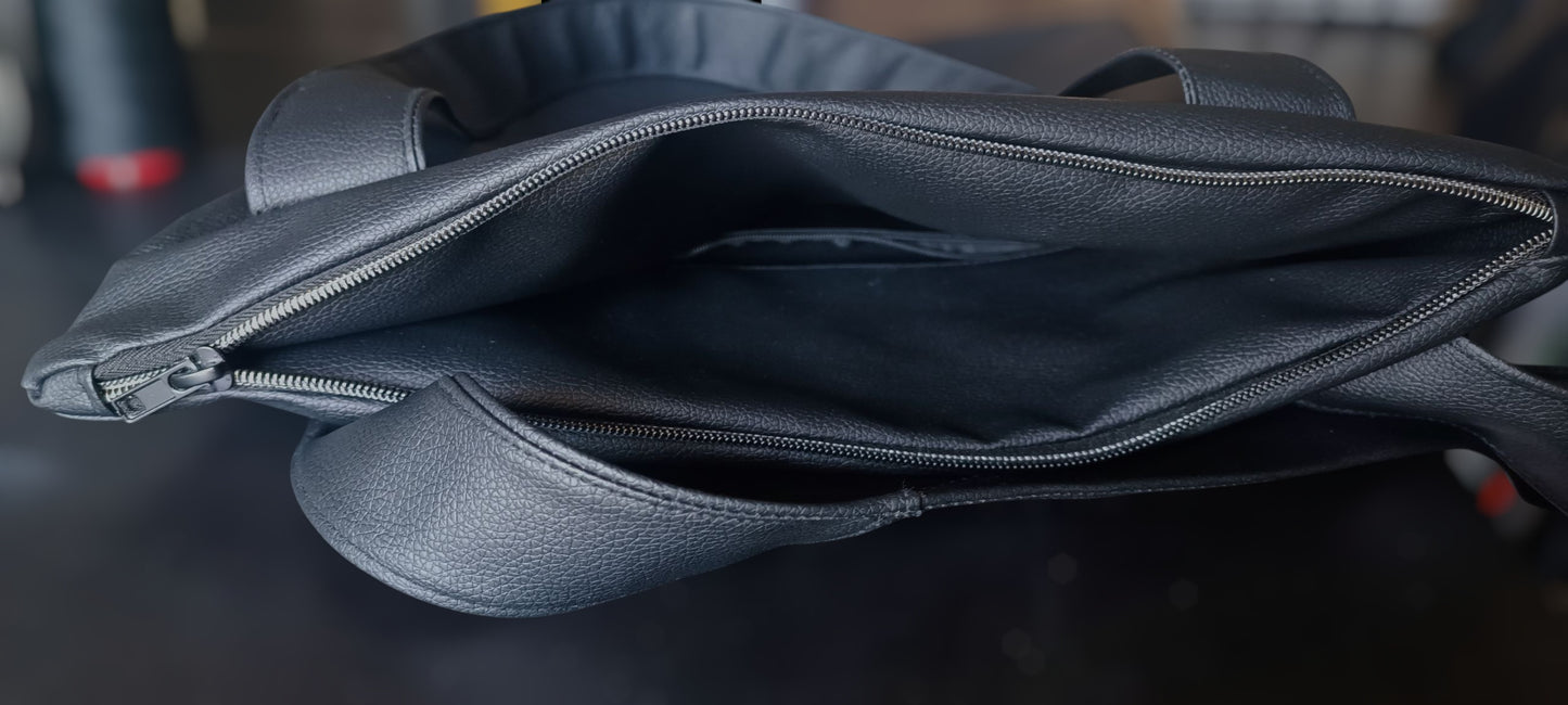Tote bag nera in pelle sintetica