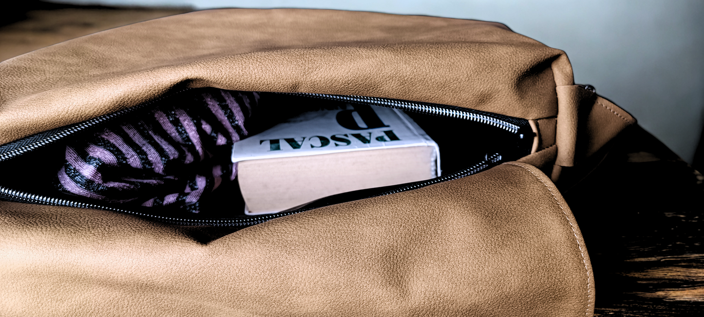 Utility bag in pelle sintetica
